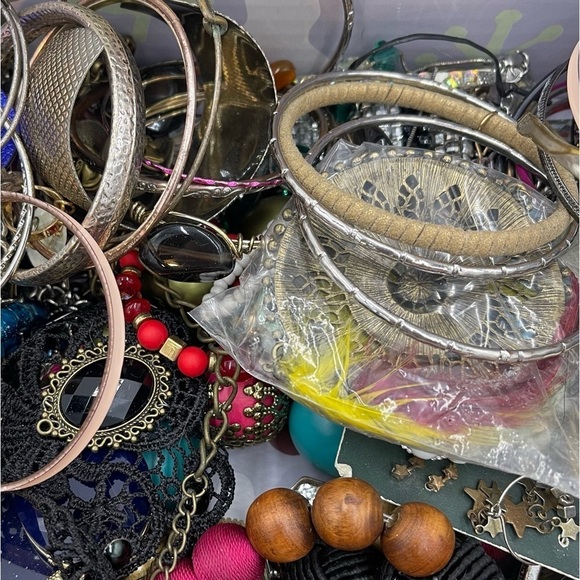 Vintage To Modern Jewelry & Small Accessories Lot Wear Craft Repair Repurpose - Picture 9 of 13